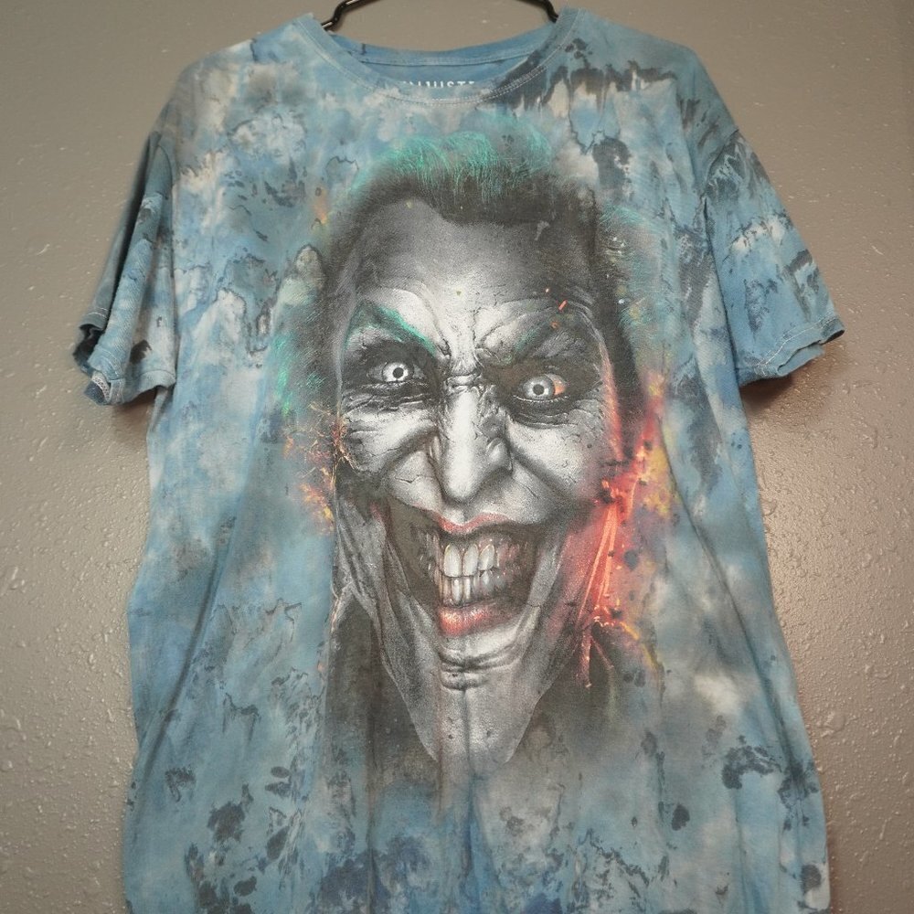 Injustice Joker Men Blue Graphic Distressed Short Sleeve Cotton Shirt Size Large